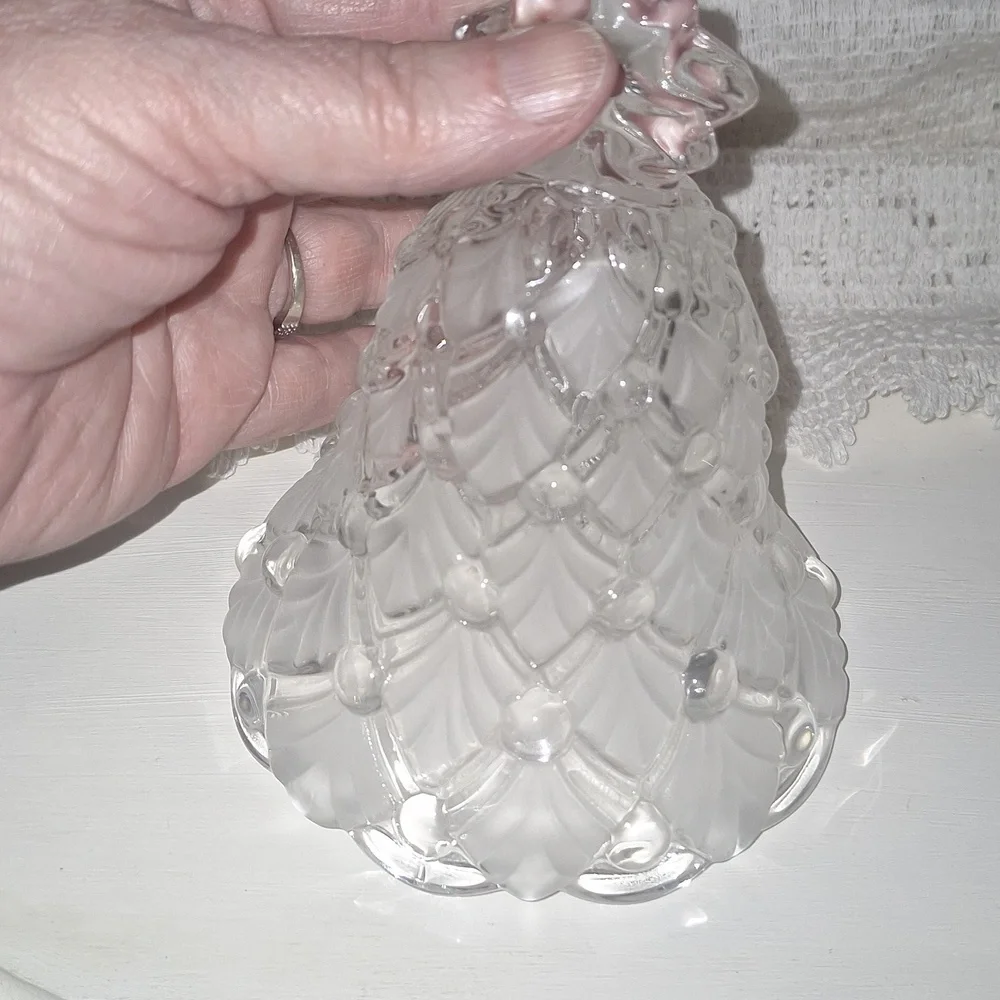 Mikasa Winter Dreams Crystal Bell Frosted Satin Christmas Tree 5.5